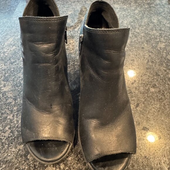 Size 8 - Black Timberland Glancy Ruched Peep Toe Booties - Picture 2 of 5